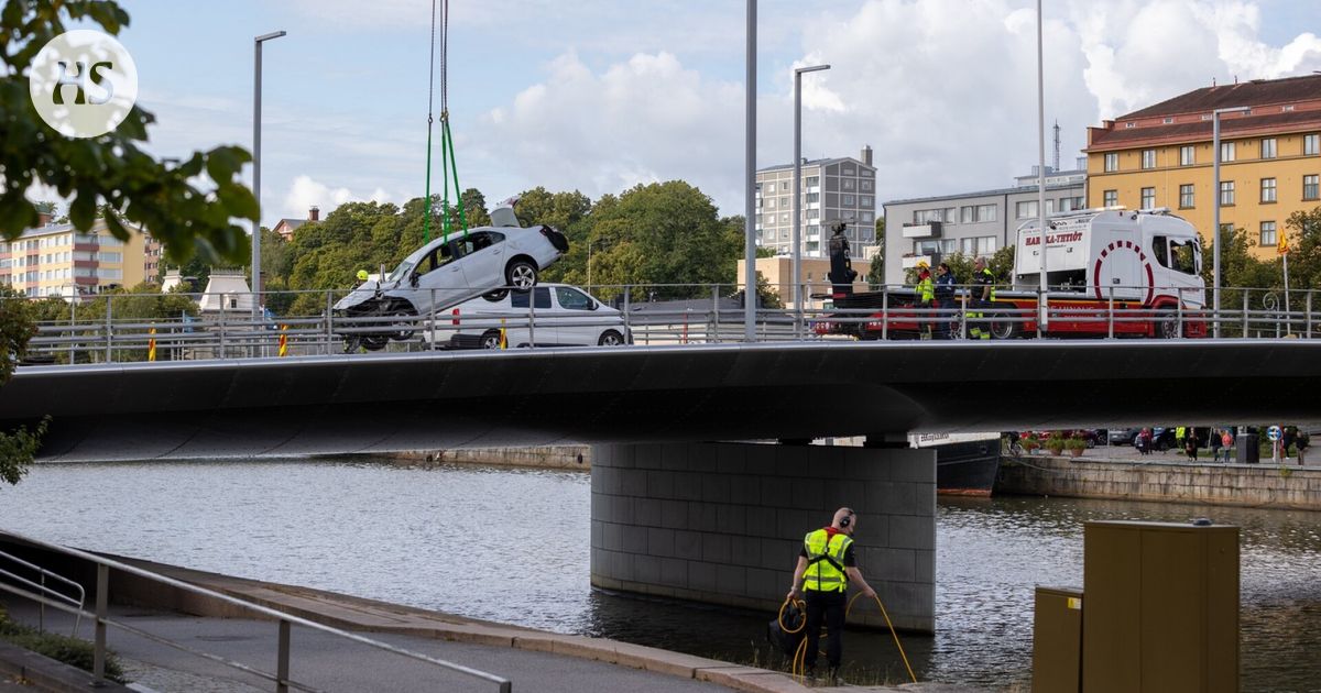 Aurajokeen syöksyneen auton kuljettaja kertoi poliisille ajaneensa 120 km/h