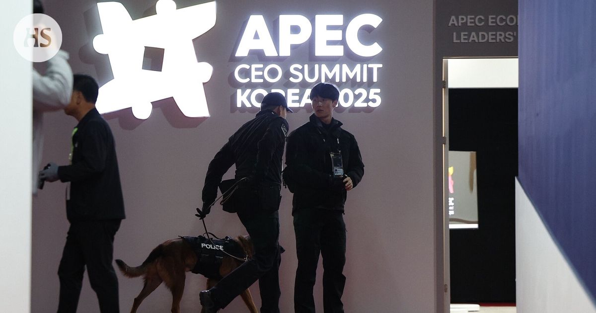 Pohjois-Korea esittelee ohjuksiaan, kun Trump on alueella