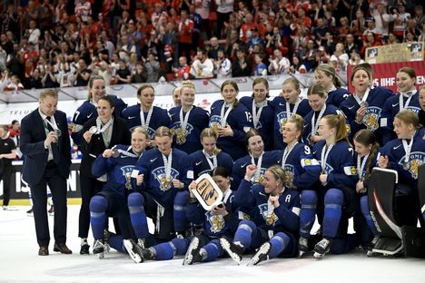Vuosina 2022 ja 2023 historiallisesti jo MM-puolivälierissä pudonnut Suomi on voittanut pronssia kaksissa edellissä MM-kisoissa.