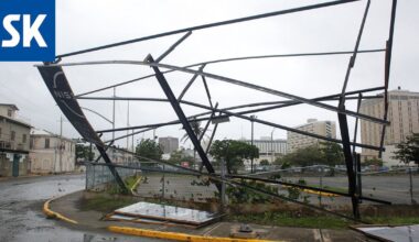 Hirmumyrsky Melissa on heikentynyt kolmannen kategorian hirmumyrskyksi ennen iskemistään Kuubaan