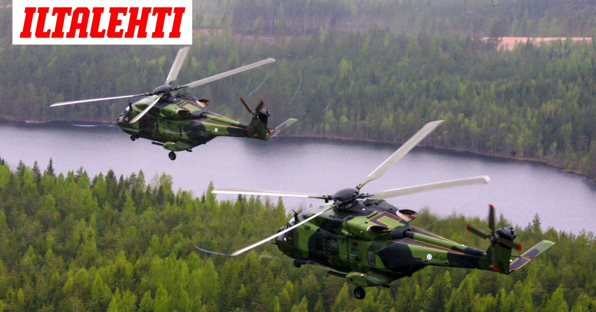 Helikoptereita matkustajalaivojen yllä Helsingissä