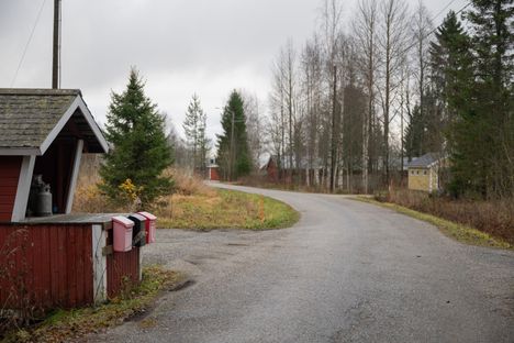 Arpelan kylänraitti on keskiviikkona hiljainen.