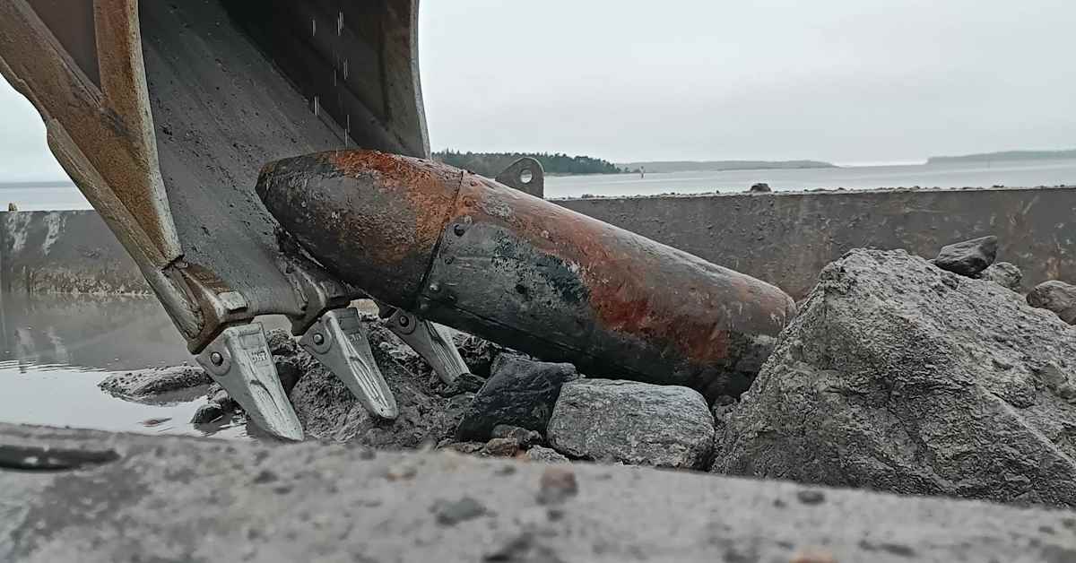Tällainen on Rauman satamasta löydetty pommi – puolustusvoimat siirsi räjähteen pois | Kotimaa