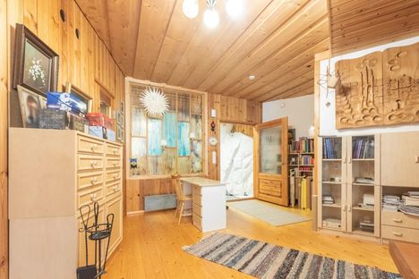 Asuintilojen pinta-ala on 225 neliötä.