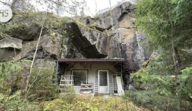 Varkaudessa myydään osittain kallion sisään rakennettua taloa