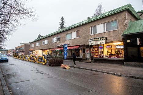 Asematien vanhojen talolle on kaavailtu uutta rakentamista jo pitkään. Nyt rakennusliike SRV hahmottelee Asematie 1-3:n kortteliin toimistoja ja konferenssihotellia.