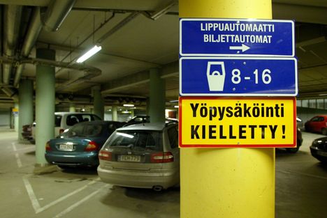 Kauppakeskus Tikkurissa pysäköintipaikat ovat rakennuksen alla.