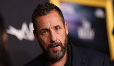 Suomalaiset NHL-pelaajat yllättivät asuillaan näyttelijätähti Adam Sandlerin – ”Se oli hulvatonta” | Urheilua lyhyesti