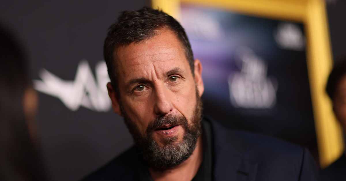 Suomalaiset NHL-pelaajat yllättivät asuillaan näyttelijätähti Adam Sandlerin – ”Se oli hulvatonta” | Urheilua lyhyesti