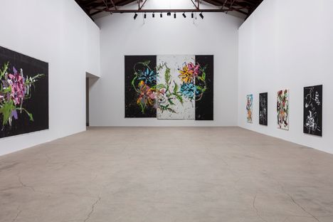 Espanjalaisen Jorge Galindon maalauksia Makasiini Contemporary -galleriassa.