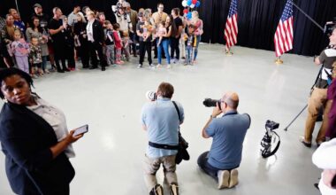 Trump laski pakolais­kiintiön murto-osaan aiemmasta ja antoi etusijan valkoisille etelä­afrikkalaisille – tästä on kyse | Ulkomaat