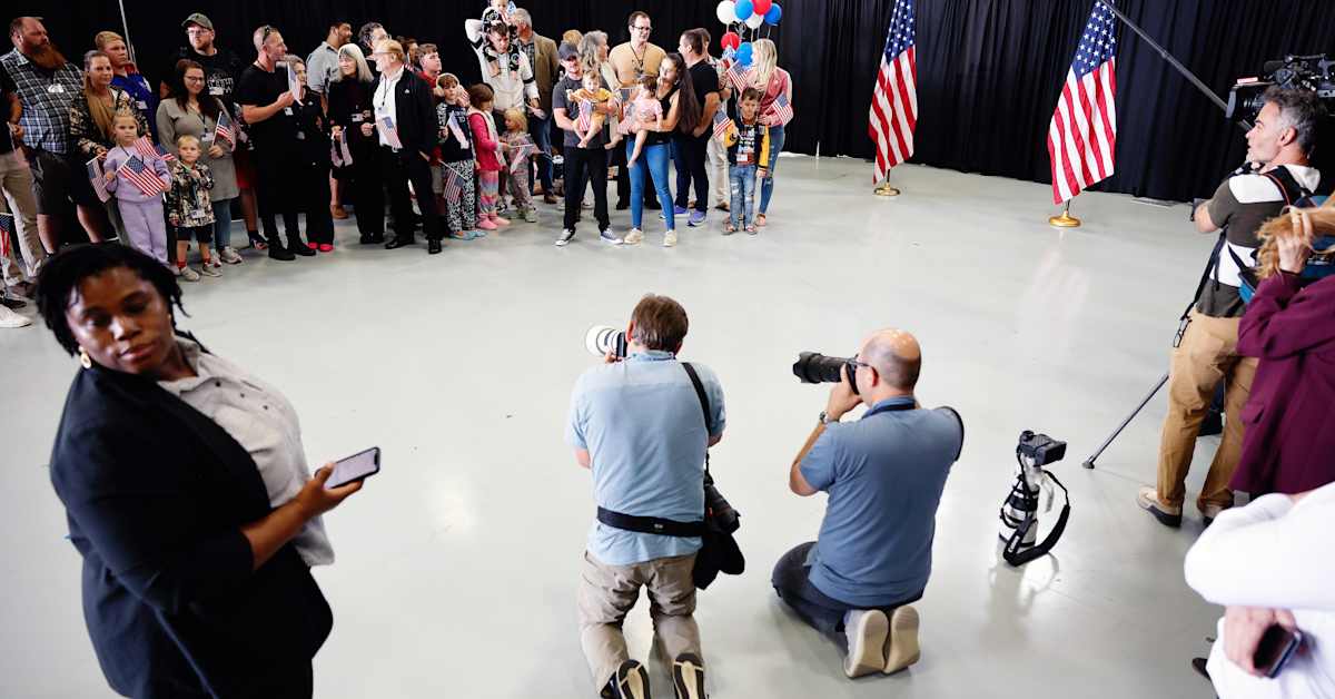 Trump laski pakolais­kiintiön murto-osaan aiemmasta ja antoi etusijan valkoisille etelä­afrikkalaisille – tästä on kyse | Ulkomaat