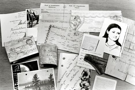 Ohjelmaan tulleita kirjeitä on säilytetty hyllymetrettäin.