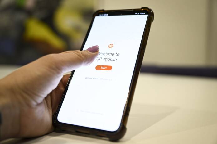 OP:n mukaan muutoksen on tarkoitus lisätä maksamisen turvallisuutta. LEHTIKUVA / Emmi Korhonen
