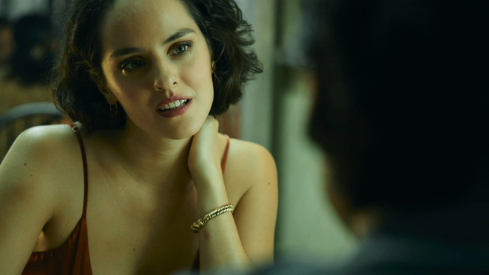 Emmanuelle on täällä taas – Klassikkoelokuvan uusi versio nostaa esiin naisen fantasiat ujostelematta