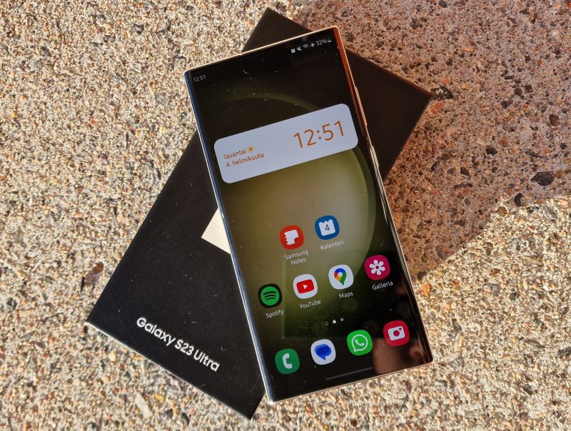 Kuvassa Samsung Galaxy S23 Ultra.