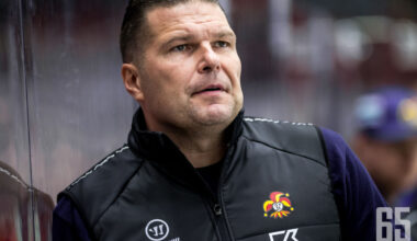 Jokerien päävalmentajalla Tomek Valtosella riittää työnsarkaa.