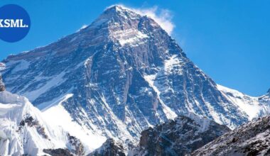 Lähes tuhat vuorikiipeilijää jumissa Mount Everestillä | Uutissuomalainen