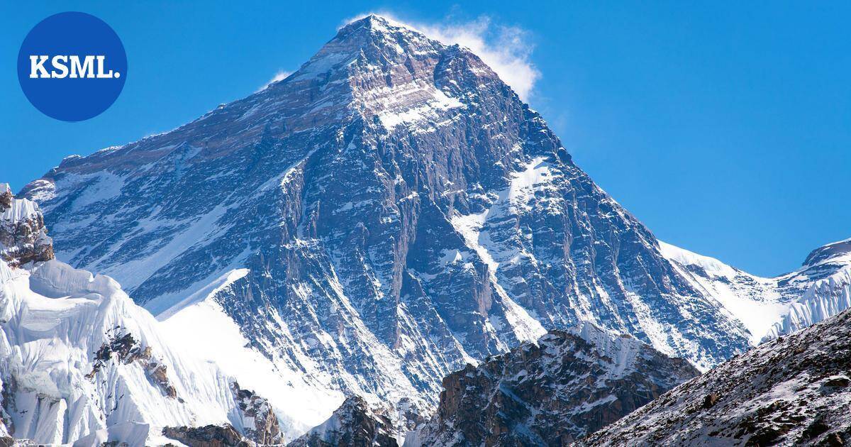 Lähes tuhat vuorikiipeilijää jumissa Mount Everestillä | Uutissuomalainen