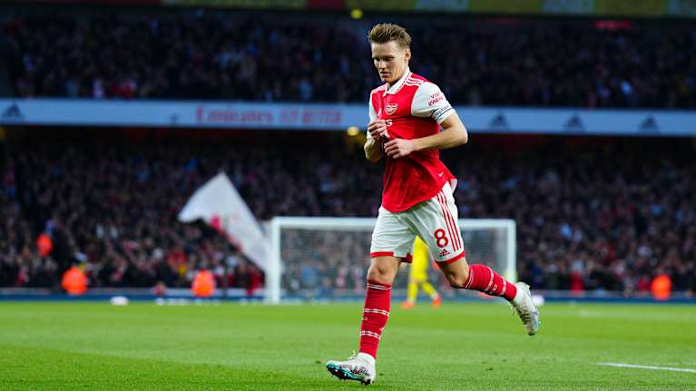 Martin Ödegaard teki Arsenalille kaksi maalia Chelsea-ottelussa.