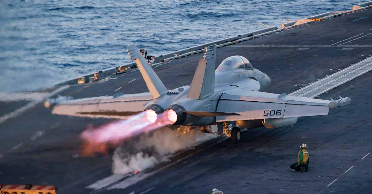 Yhdysvaltain hävittäjä ja sotilashelikopteri syöksyivät Etelä-Kiinan mereen | Uutisia lyhyesti