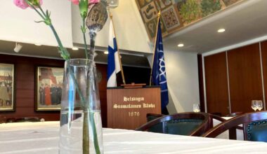 STT:n tiedot: Lähes koko Suomalaisen Klubin johtokunta eroaa, jos naisia ei hyväksytä jäseniksi | Uutisia lyhyesti