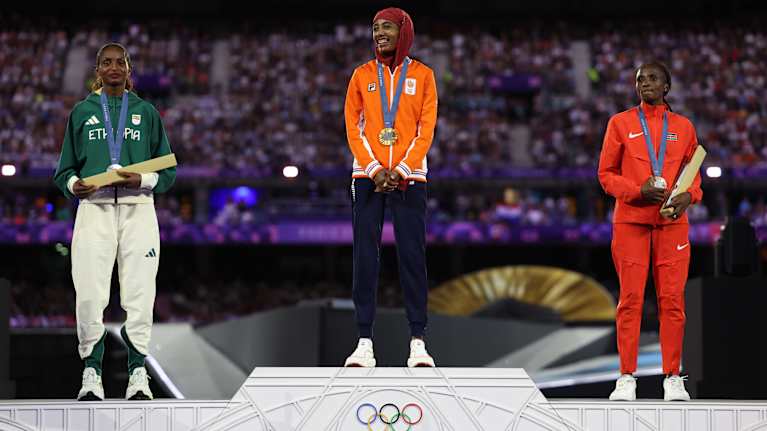 Olympialaisten palkintojenjako päättäjäisissä.