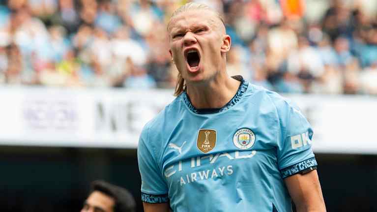 Erling Haaland firar mål.