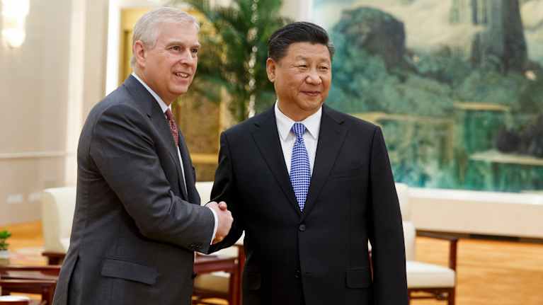 Prinssi Andrew kätteli Kiinan presidentti Xi Jinpingiä Pekingissä 29. toukokuuta 2018.