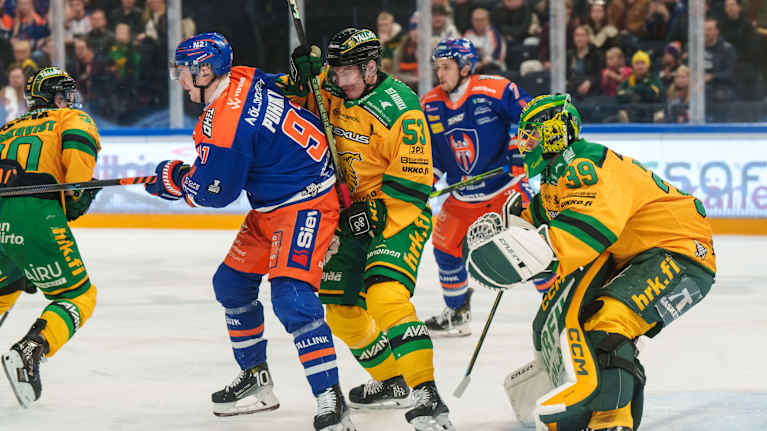 Tappara ja Ilves SM-liigan puolivälierissä keväällä 2025. Tappara on jäänyt altavastaajaksi.
