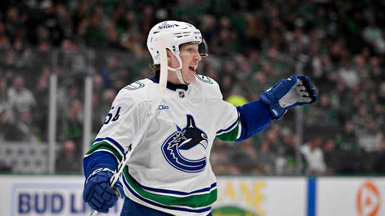 Aatu Räty tuulettaa maalia.