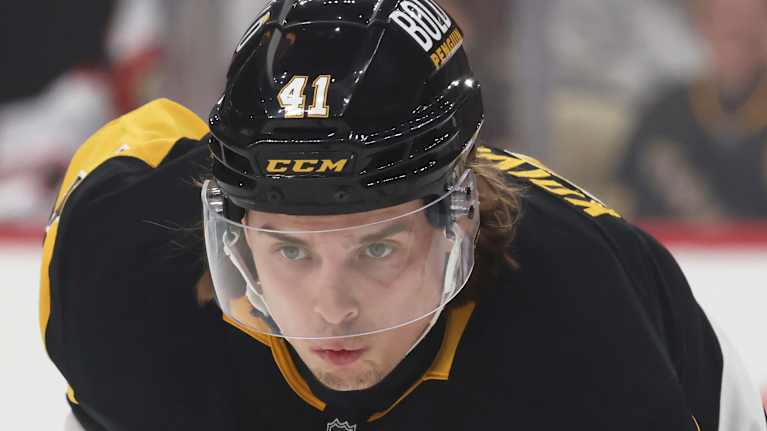 Ville Koivunen Pittsburgh Penguinsin paidassa.