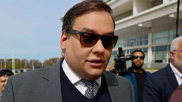 George Santos i solglasögon.