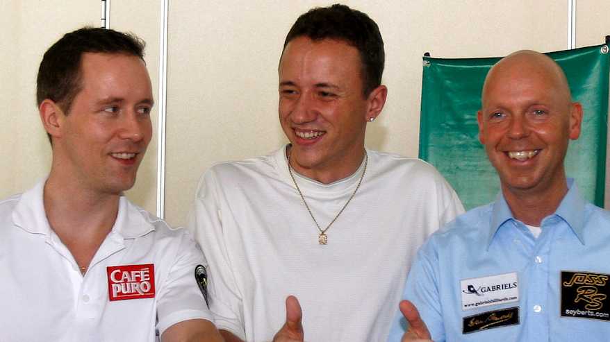 Souquet (oik.) mainitsee yhdeksi uransa karvaimmista tappioista vuoden 2001 ysipallon MM-finaalin. Siinä Mika Immonen (vas.) oli parempi erin 17–10.