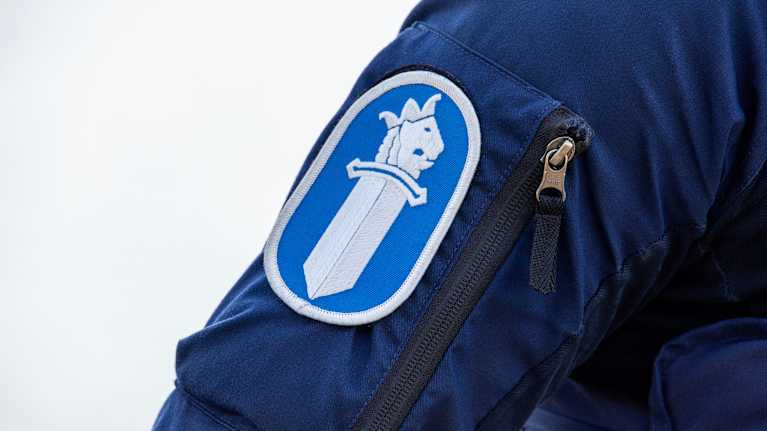 Poliisin hihamerkki.