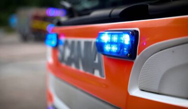 Nokkakolari Lohjalla – kuljettajat irrotettiin autoistaan | Uusimaa