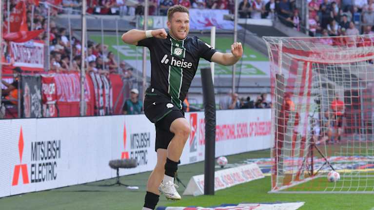 Benjamin Källman jublar.