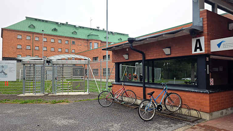 Joutsenon vastaanottokeskus, säilöönottoyksikkö.