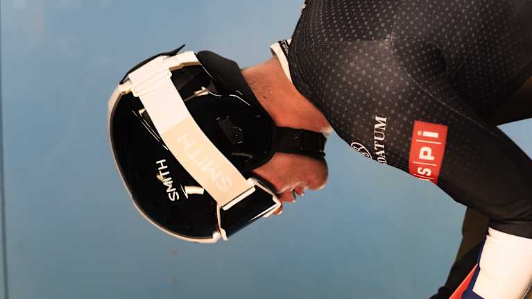 Elian Lehto Otaniemen tuulitunnelissa.