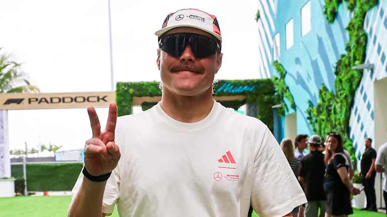 Valtteri Bottas tunnetaan F1-piirien huumoriveikkona. 