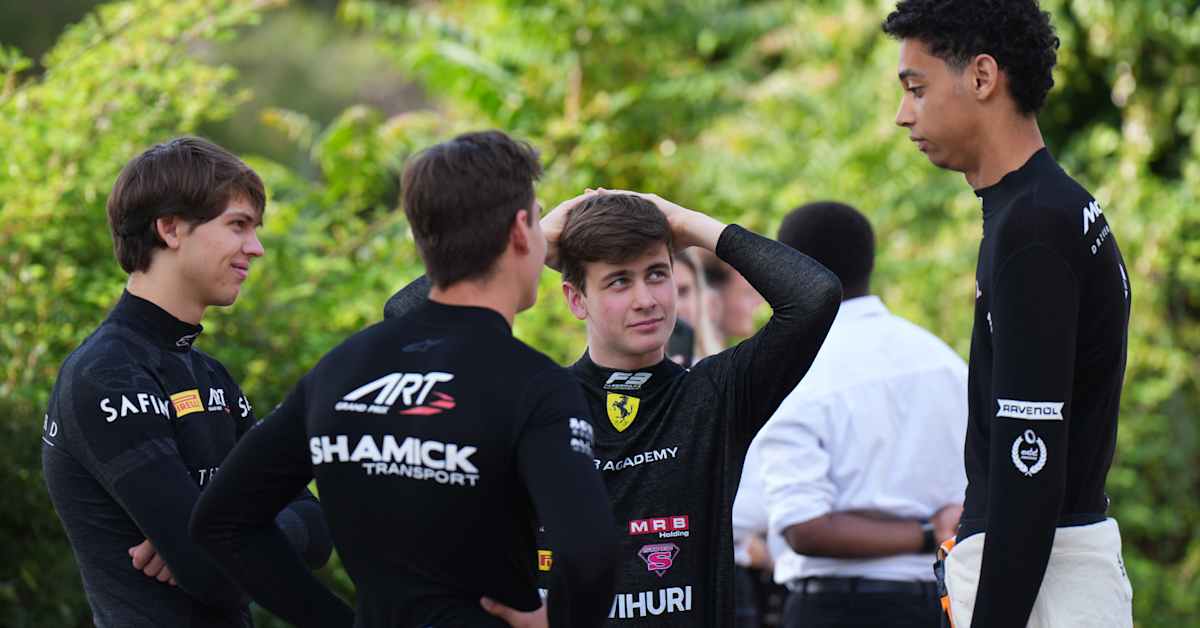 Huippumallin poika napattiin 13-vuotiaana formuloiden huipputalliin – saattaa olla liian pitkä F1-kuljettajaksi | Urheilu