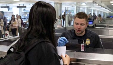 Yhdysvallat vaikeuttaa viisumien saantia kiihtyvään tahtiin – juristi kertoo, voiko uusi jättimaksu koskea suomalaisia | Ulkomaat