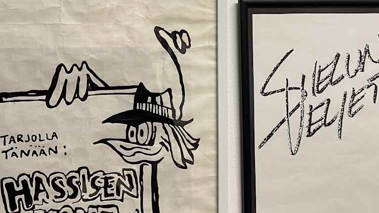 Ismo Alangon bändien Hassisen Kone ja Sielun Veljet julisteita ja levynkansia.