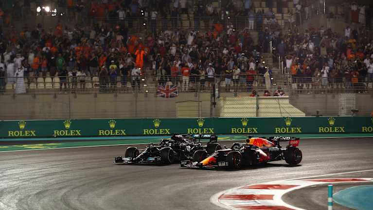 Lewis Hamilton ja Max Verstappen MM-taistossa 2021.
