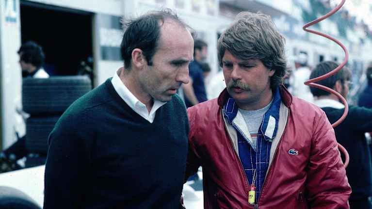 Suomalainen formulalegenda Keke Rosberg Williamsin tallipomon Frank Williamsin seurassa vuonna 1982. 