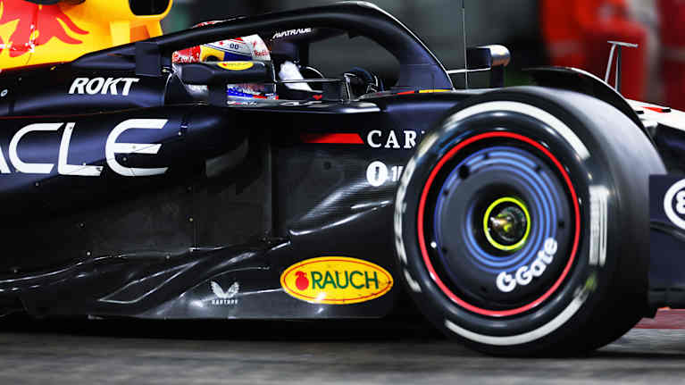 Max Verstappen ajaa Singaporessa.