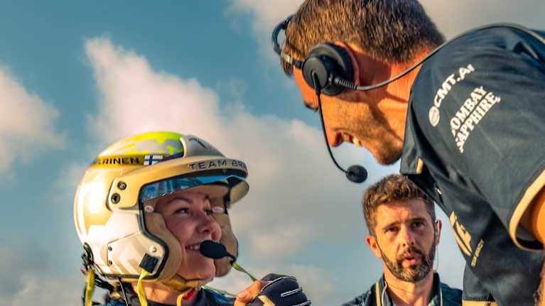 Emma Kimiläinen juhlii onnistumistaan.