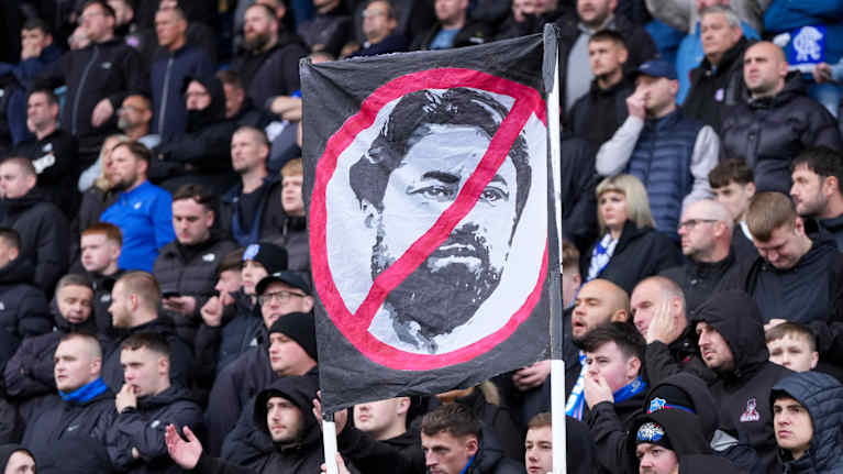 Rangersin fanit protestoivat päävalmentaja Russell Martinia.