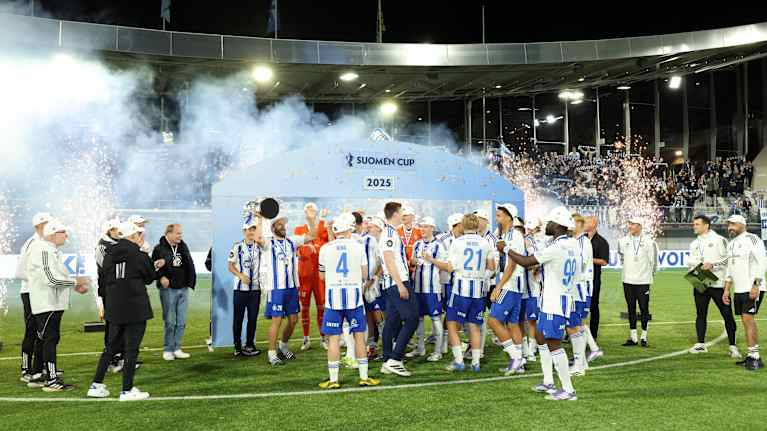 HJK juhlii Suomen cupin voittoa.
