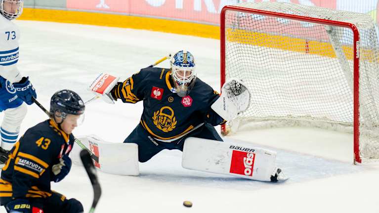 Antti Raanta palasi kaukaloon.